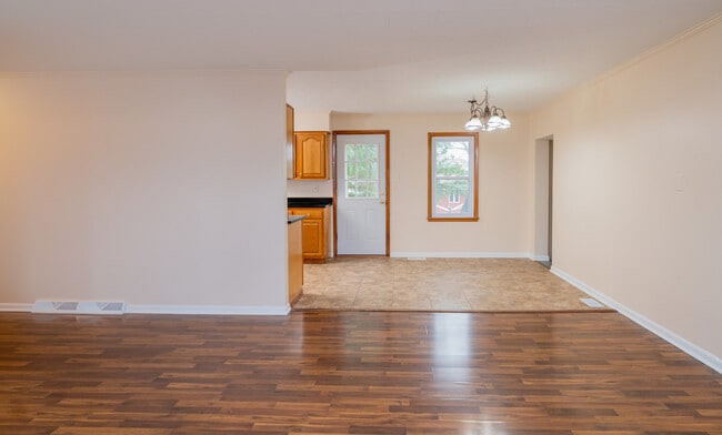 Building Photo - 138 Oak Ln
