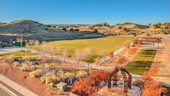 Building Photo - Beautiful Mariposa Home