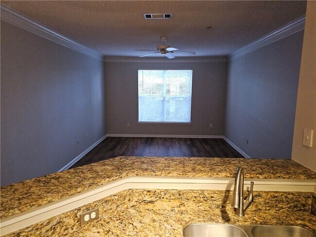 Building Photo - 10 Perimeter Summit Blvd