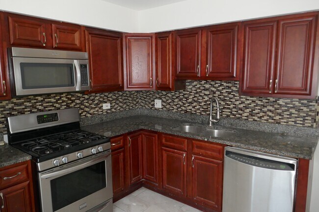 Building Photo - 5 E Judith Ann Dr
