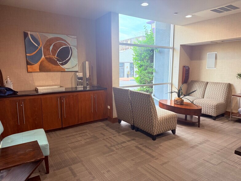 Building Photo - 101 Market St