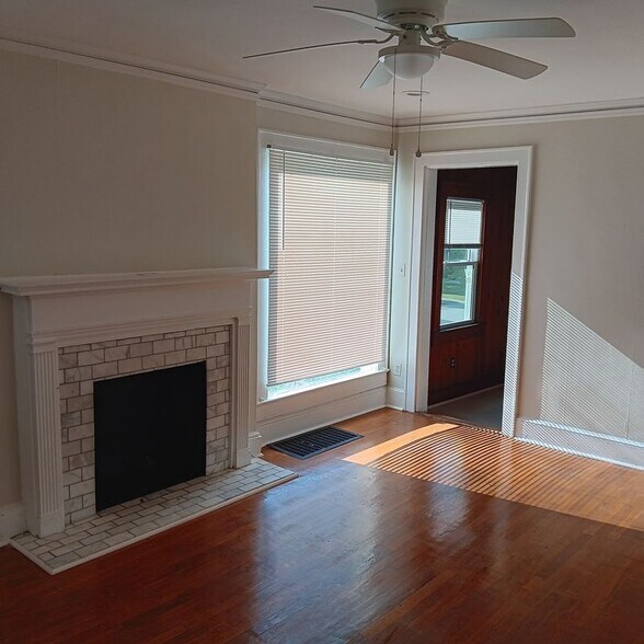 Building Photo - 246 Mathewson Pl SW
