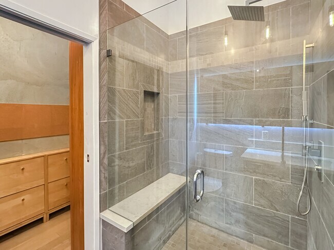 Building Photo - 420 San Pedro St