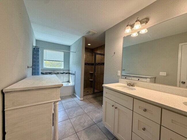 Building Photo - Newer-build Norfolk Home on Corner Lot