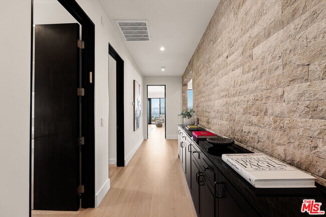 Building Photo - 3116 Elvido Dr