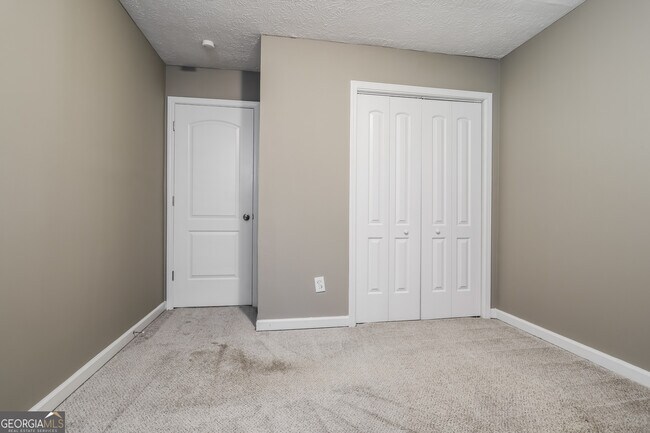 Building Photo - 732 Jockey Ln