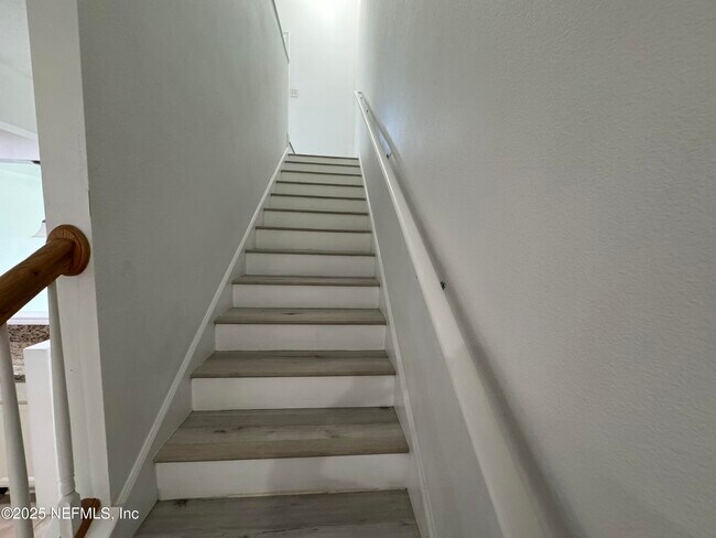 Building Photo - 6798 Roundleaf Dr