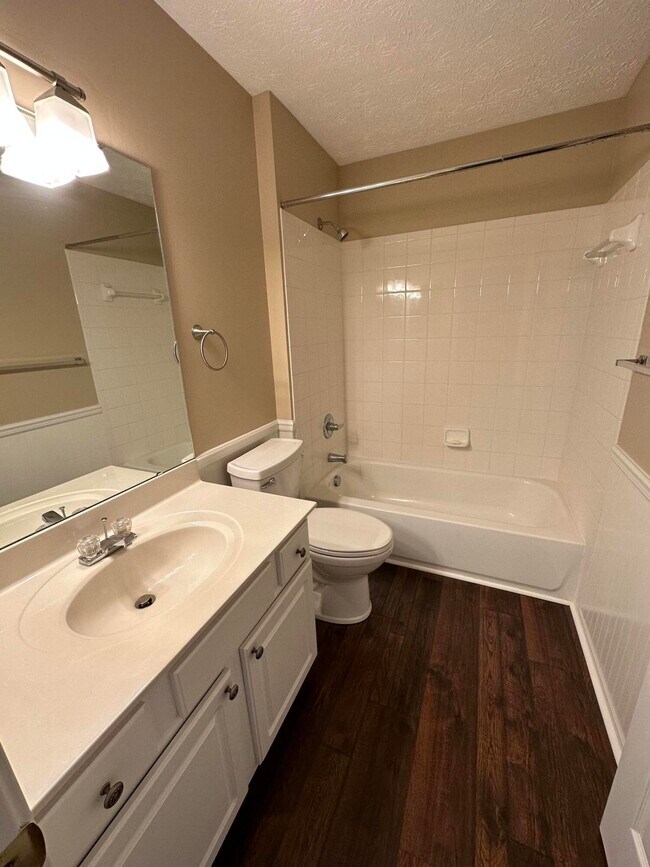 Building Photo - 600 Vincent Way