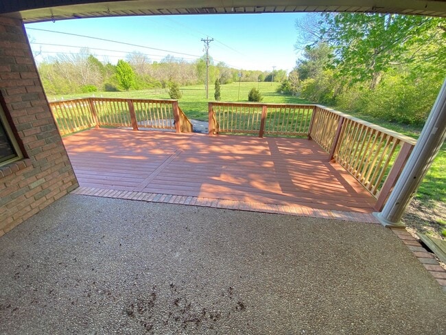 Building Photo - 3 Bed, 2 Bath, 2350sqft, 5.86acres