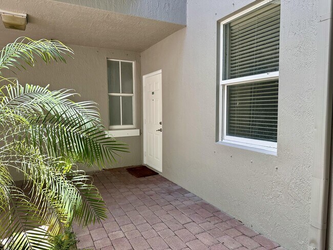 Building Photo - 1002 Shoma Dr