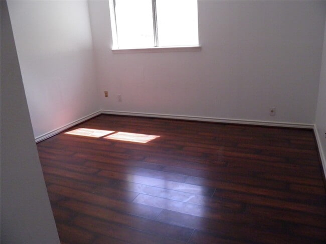 Building Photo - 8827 Neff St