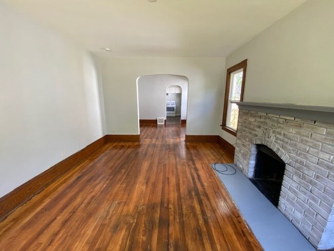 Building Photo - Sunny North Hill Bungalow • Hardwood Floor...