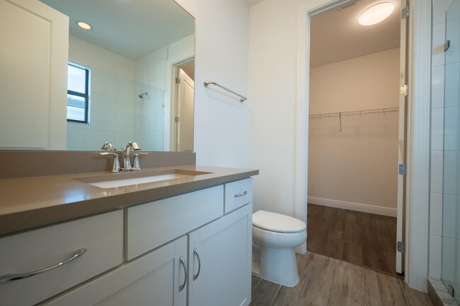 Building Photo - 13026 Artisan Cir