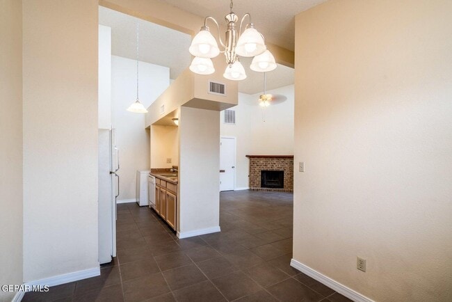 Building Photo - 1555 Common Dr