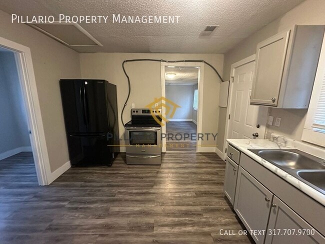 Building Photo - 2300 1/2 S A St.-