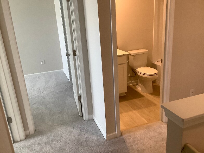 Building Photo - 136 Plumtree Ct