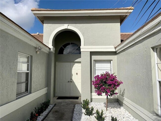 Building Photo - 10841 Fox Glen Dr