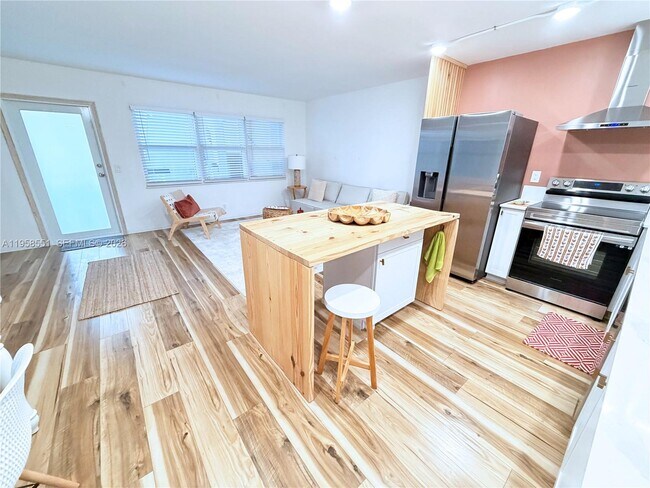 Building Photo - 2130 Cambridge F