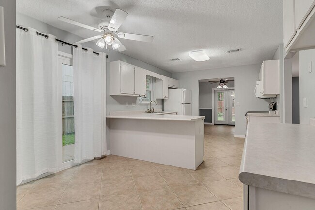 Building Photo - 467 Sandy Ridge Cir