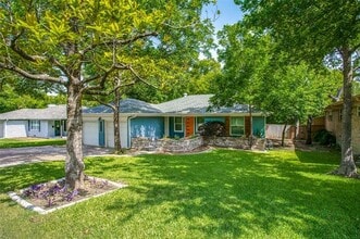 Building Photo - 2427 Driftway Dr