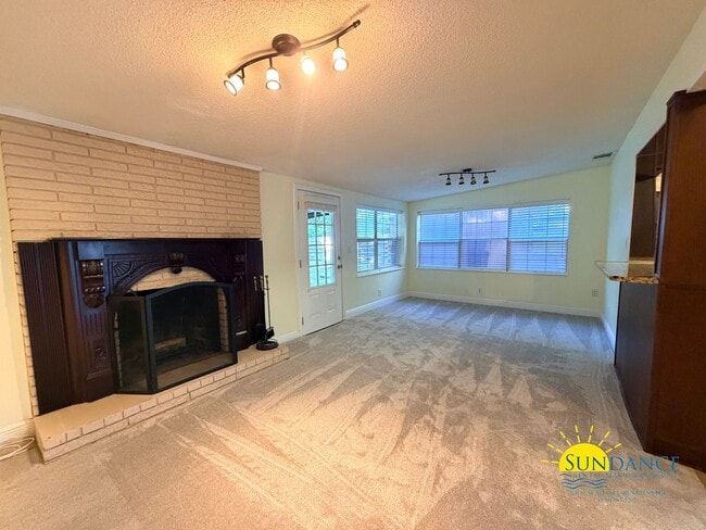 Building Photo - Lovely 4-Bedroom Home Close to Ferry Park!