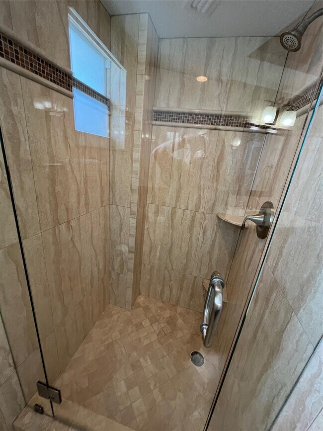 Building Photo - 333 NE 21st Ave