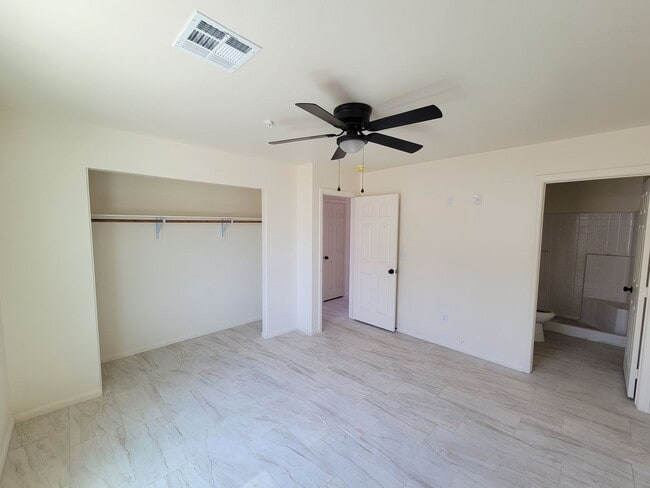 Building Photo - 933 Rockwood Ave