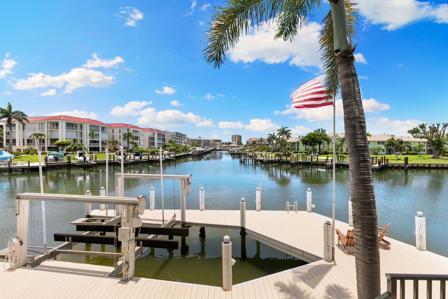 Building Photo - 872 Banyan Ct