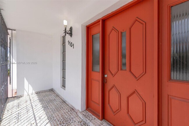 Building Photo - 1101 SW 17th Ave