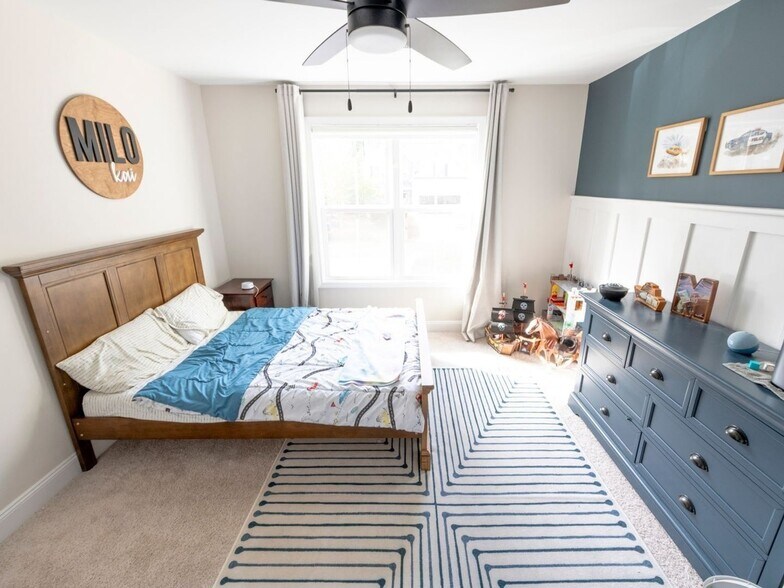 Building Photo - 711 Elderberry Dr