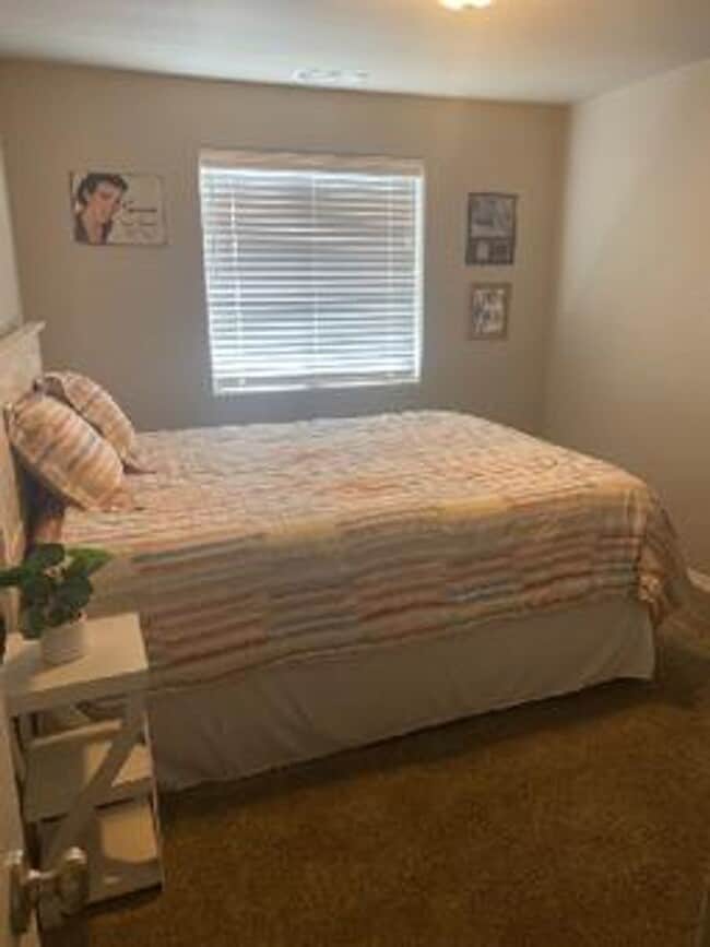 Building Photo - Introducing a charming rental home in East...