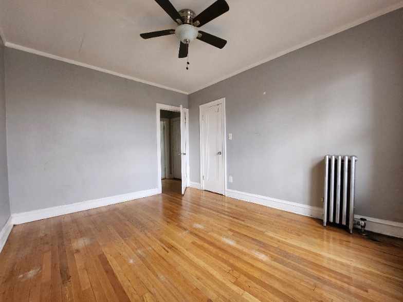 Building Photo - 2907 W 56th St