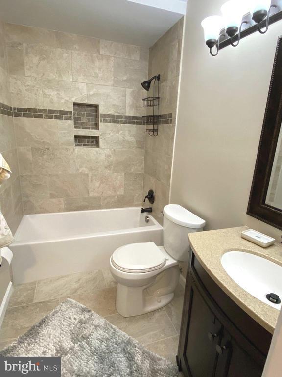 Building Photo - 8564 Springfield Oaks Dr