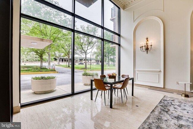 Building Photo - 1300 Army Navy Dr