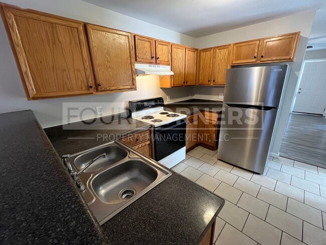 Building Photo - Lovely 3-bedroom 2-bath Apartment