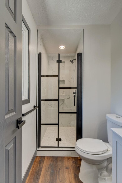 Master Bath - 11680 Meredith Ave