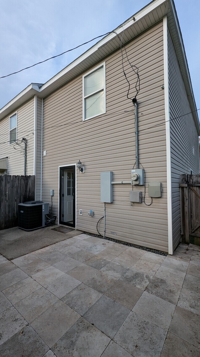 Building Photo - 110 Camille St