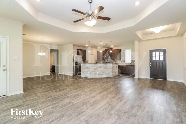 Building Photo - 16033 Deer Pines Dr