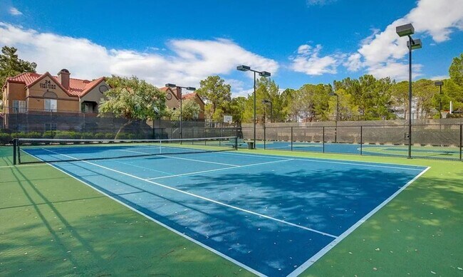 Building Photo - RESORT STYLE LIVING!