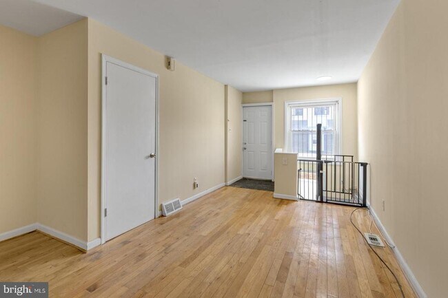 Building Photo - 711 S 5th St