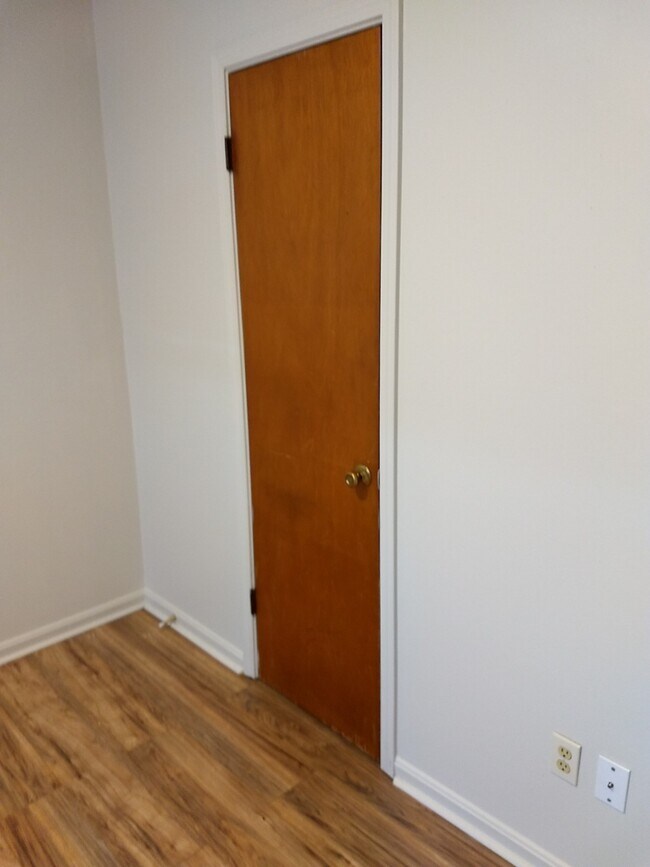 Building Photo - 4801 Saddlebrook Ln