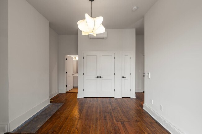 Building Photo - Cozy Studio Apartment