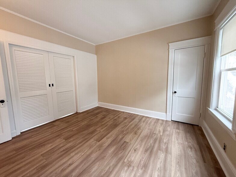 Bedroom - 121 Mount Washington St