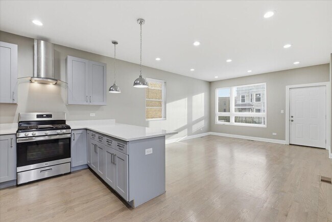 Building Photo - 1048 N Lawndale Ave