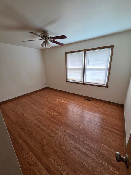 Building Photo - 9290 N Courtland Dr