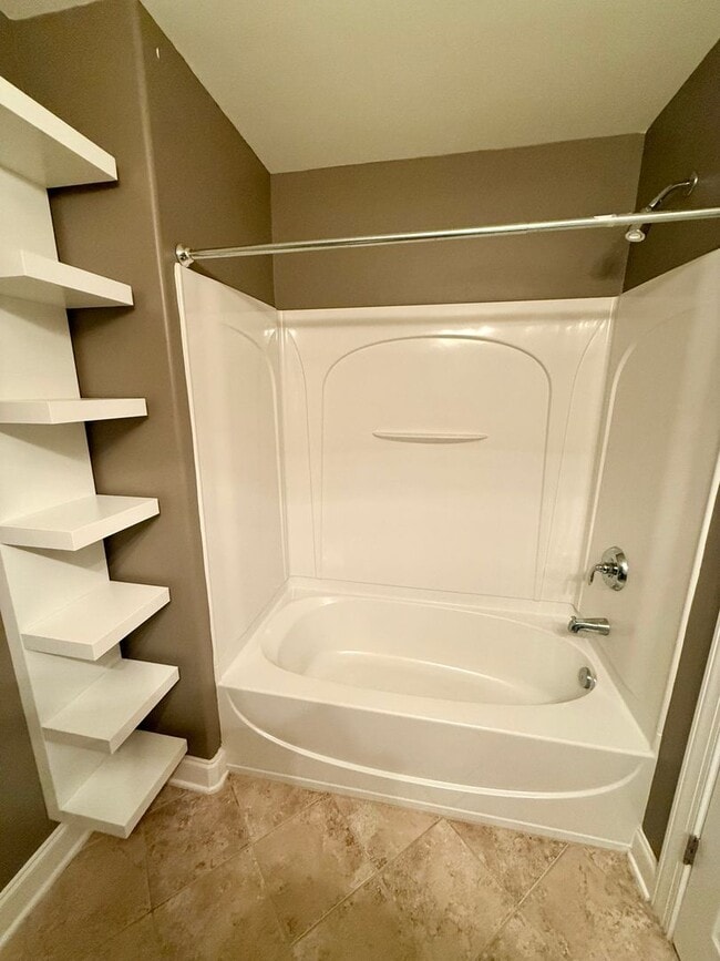 Building Photo - Two bedroom, 2.5 bath condo townhome in Bu...