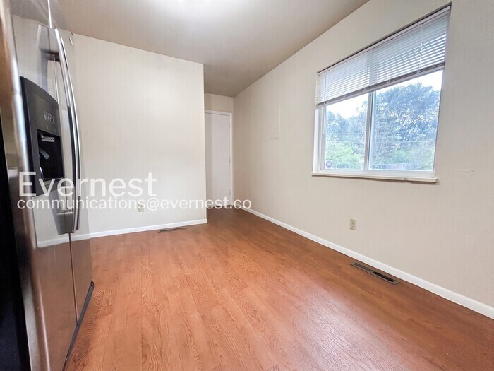 Building Photo - 4203 Goldenrod Dr