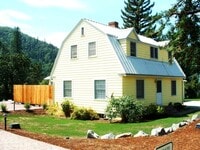Building Photo - Charming 4 bedrooms, 2 bath on the RIVER w...