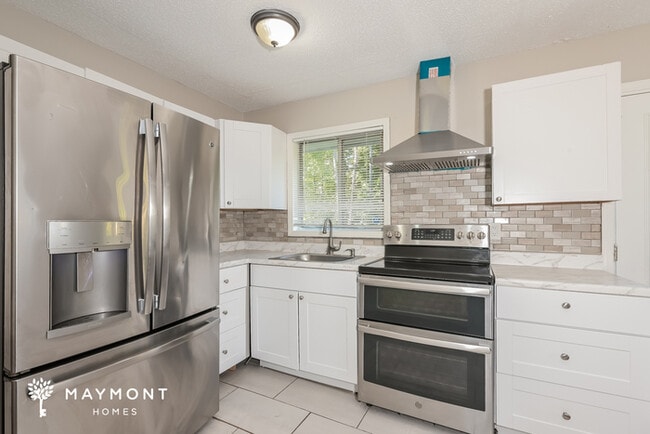 Building Photo - 7050 Merrywood Dr