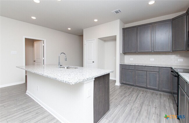 Building Photo - 9806 Kensley Rose Dr